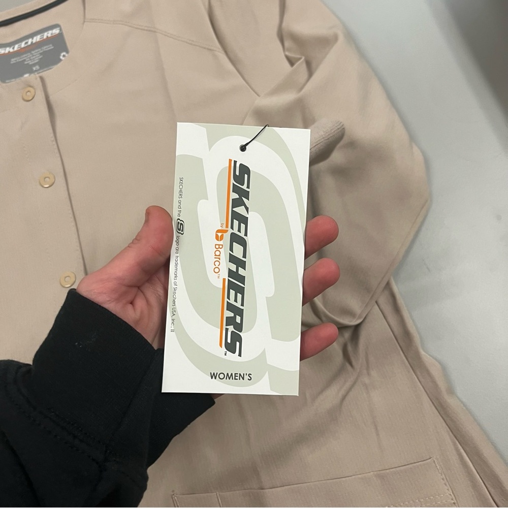NWT Sketchers Khaki Button Up Scrub Jacket Multiple Sizes - Picture 7 of 12